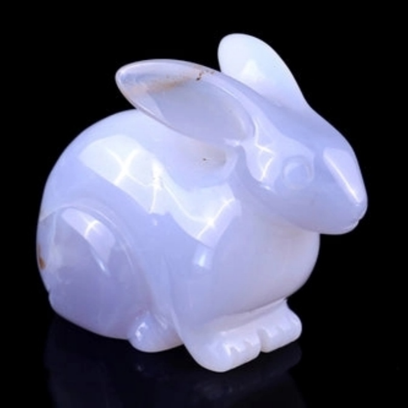 Ornement lapin sculpté en calcédoine bleue naturelle (vente en gros)