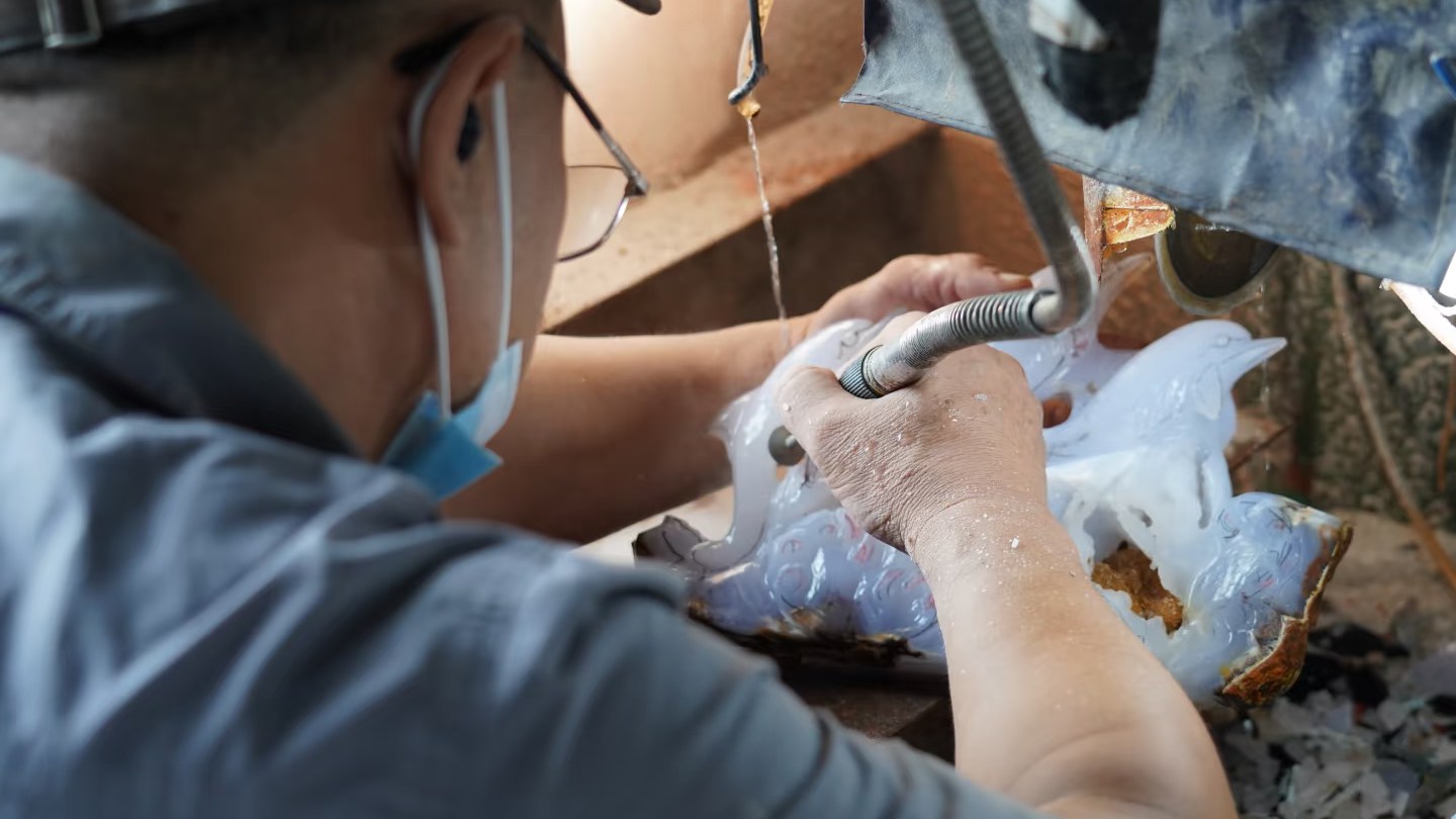 Au-delà de la décoration : pourquoi les crânes en cristal sculptés par des maîtres deviennent les nouveaux objets de collection pour les amateurs d’art spirituel