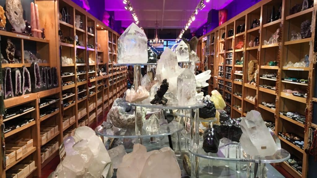 Comment ouvrir une boutique de cristaux : Le guide d'approvisionnement de premier ordre 2026